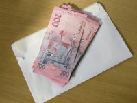 Гроші та конверт