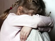 Педофіл підкараулив 12-річну дівчинку біля її&nbsp;будинку і зґвалтував посеред дня