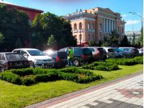 Парковка возле университета в Киеве