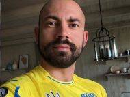 &laquo;Играй-играй, а&nbsp;я&nbsp;за Юлькой пригляжу&raquo;: Бедняков записал Пятову на&nbsp;37-летие юморной ролик