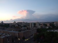 «Ядерний гриб» під Києвом: жителів столиці налякало хмара незвичайної форми