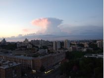 "Ядерный гриб" под Киевом: жителей столицы напугало облако необычной формы