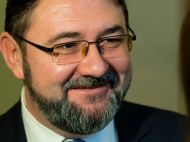 Протестувала проти відкриття ринку землі: у&nbsp;Раді жінка накинулася з&nbsp;сумкою і&nbsp;кулаками на&nbsp;&laquo;слугу&raquo; Потураєва