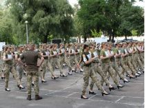 Жінки-військовослужбовці на репетиції параду