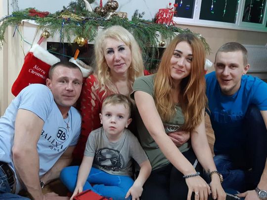 Валентина Тлуста з синами, невісткою і онуком