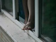 Спіймали за&nbsp;ногу на&nbsp;льоту: в&nbsp;Києві патрульні в&nbsp;останню мить врятували суїцидницю