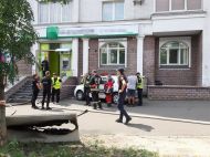 Пограбування банку в&nbsp;Києві: перші подробиці від поліції, фото і&nbsp;відео