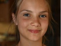 Зеленский наградил 12-летнюю девочку за спасение четверых детей: что сделала Таня Тулайдан