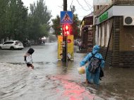 Потужна злива накрила Бердянськ: знеструмлене місто йде під воду, є&nbsp;перші жертви (фото, відео)
