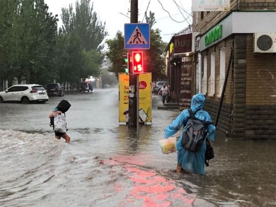 Мощный ливень накрыл Бердянск: обесточенный город уходит под воду, есть первые жертвы (фото, видео)