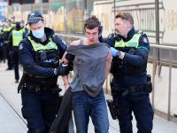 Арест участника акции протеста в Сиднее
