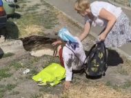 Під ногами утворився провал: у&nbsp;Києві жінка провалилася в&nbsp;яму з&nbsp;окропом