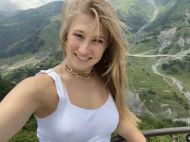 Зірка &laquo;Жіночого Кварталу&raquo; у&nbsp;рожевому бікіні &laquo;розігнала хмари&raquo; п'ятою точкою
