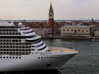 Круизный лайнер в Венеции