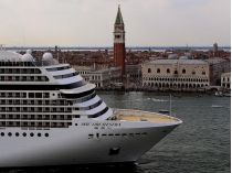 Круїзний лайнер у Венеції