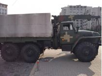 Военный грузовик без тормозов разбил несколько авто в центре Киева: первые подробности и фото с места ЧП