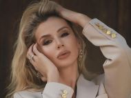Світлана Лобода записала пісню українською мовою і&nbsp;розповіла, де&nbsp;живе з&nbsp;дочками
