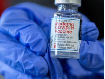 Вакцинація Pfizer і Moderna: в ЄС вивчають дані по трьом серйозних побічних ефектів