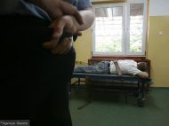 Бився і&nbsp;кусався: в&nbsp;Польщі з'ясовують обставини смерті &laquo;буйного&raquo; українця, якого поліцейські зв'язали ременями