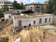 Скандал у&nbsp;Києві: в&nbsp;центрі міста вночі знесли старовинну садибу 19 століття