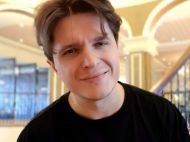 Багатодітність втомила: Анатолій Анатоліч розсмішив відео про будні &laquo;молодого батька&raquo;