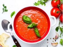 Секрет - в помидорах: Татьяна Мокриди поделилась рецептом любимого блюда семьи