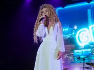 &laquo;Бджілка&raquo; подорослішала: співачка GROSU випустила нову версію свого хіта