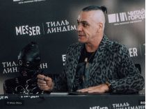 Російська поліція нагрянула до соліста Rammstein Тіля Ліндеманн: що сталося