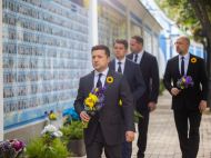 День пам'яті захисників України: Зеленський віддав данину поваги полеглим героям