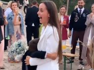 Ксенія Мішина зловила букет нареченої: екс-&laquo;Холостячка&raquo; і&nbsp;Еллерт засвітилися на&nbsp;весіллі у&nbsp;друзів