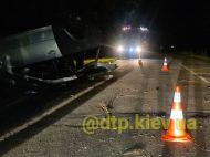 Під Києвом перекинувся авто з&nbsp;10 людьми в&nbsp;салоні: загинули двоє, в&nbsp;тому числі дитина