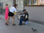 Скільки українців живе за&nbsp;межею бідності та&nbsp;чому реально долар коштує приблизно 8 гривень: розповідає експертка