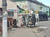 У&nbsp;Львівській області вантажівка врізалася у&nbsp;магазин: загинули чотири людини