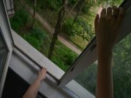 Загинула на&nbsp;місці: в&nbsp;Києві жінка вистрибнула з&nbsp;вікна 19-го поверху багатоповерхівки