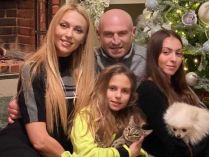 Полякова с мужем и детьми