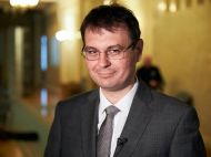 Гроші не&nbsp;потрібно тримати на&nbsp;рахунку в&nbsp;банку: голова комісії Ради роз'яснив нюанси податкової амністії