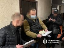 Тортурами вибивали гроші: на Дніпропетровщині викрили банду копів
