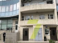 Загинув миттєво: в&nbsp;Одесі чоловік випав з&nbsp;вікна 19-го поверху, ледь не&nbsp;вбивши перехожу