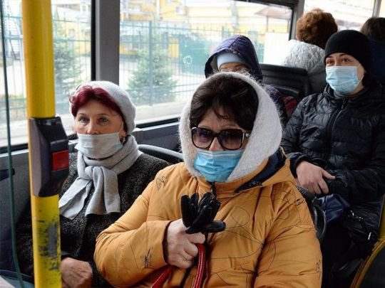 Главное - привить тех, кому за 60: ученые назвали дату окончания пандемии коронавируса в Украине