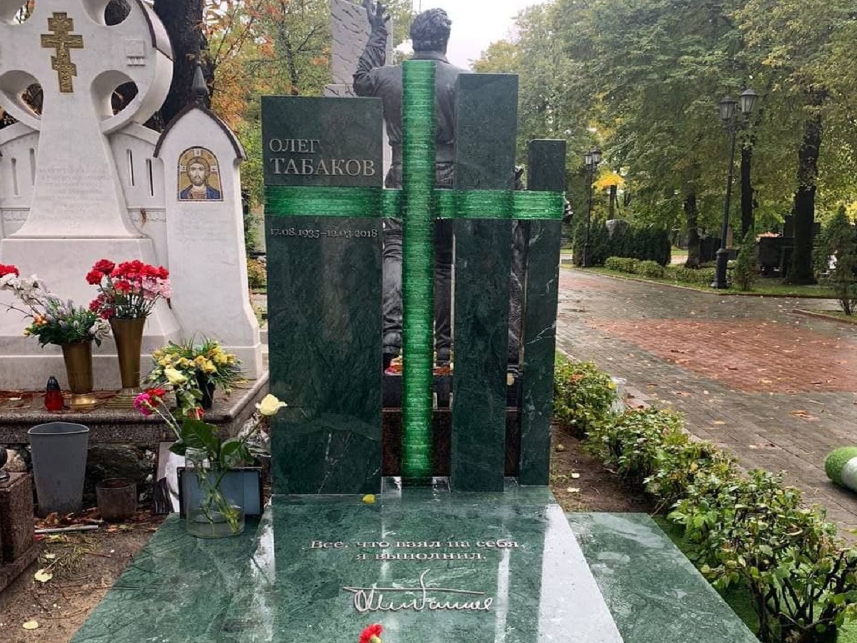 памятник табакова на кладбище фото