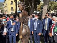 Майже гола жінка: екс-прем'єр Італії виявився замішаним у&nbsp;сексистський скандал зі&nbsp;статуєю