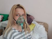 Елена Олейник в кислородной маске