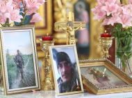 Перехожі ставали на&nbsp;коліна: під Тернополем попрощалися із&nbsp;загиблим у&nbsp;зоні ООС українським воїном