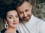 &laquo;Добре, хоч нічим не&nbsp;занепастив: &laquo;зрадник&raquo; Бабкін злився з&nbsp;дружиною в&nbsp;пристрасному йога-поцілунку
