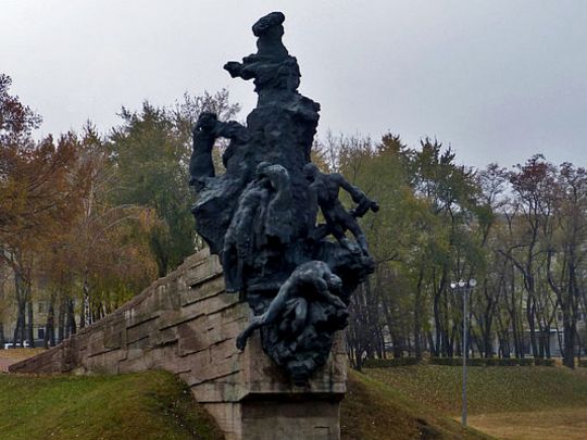 Пам&#39;ятник радянським громадянам і військовополоненим, розстріляним в Бабиному Яру