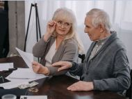 Пенсіонерам з&nbsp;1 жовтня почнуть доплачувати по&nbsp;400 гривень: хто може розраховувати на&nbsp;компенсацію
