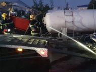 Смерть на&nbsp;АЗС: під Києвом легковик врізався в&nbsp;цистерну з&nbsp;газом&nbsp;&mdash; одна людина загинула і&nbsp;одна постраждала