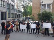 Активісти мітингували через арешт генерал-лейтенанта Ігоря Павловського під вікнами скандального судді