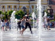 Спеку, що&nbsp;нам &laquo;постачає&raquo; Росія, скоро полегшать атлантичні &laquo;віяння&raquo;: синоптик Укргідрометцентру&nbsp;&mdash; про температурні тенденції цього літа