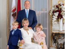 Князь Альбер і княгиня Монако з дітьми